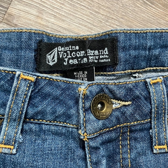 Volcom Jean shorts - Picture 4 of 4